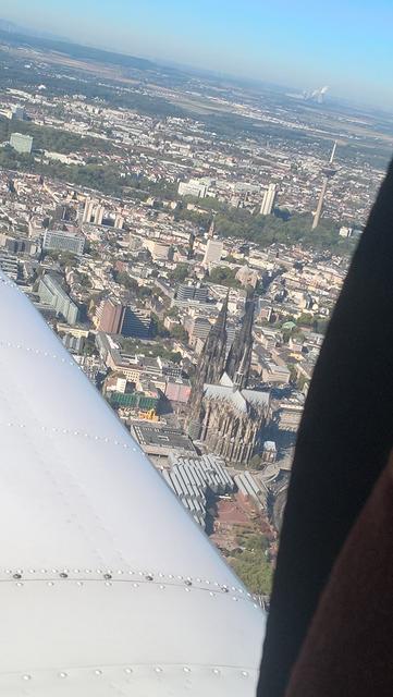 Bei einem Rundflug mit einer Piper Erros ging es am 21.09.2019 bei Sonnenschein über Köln.